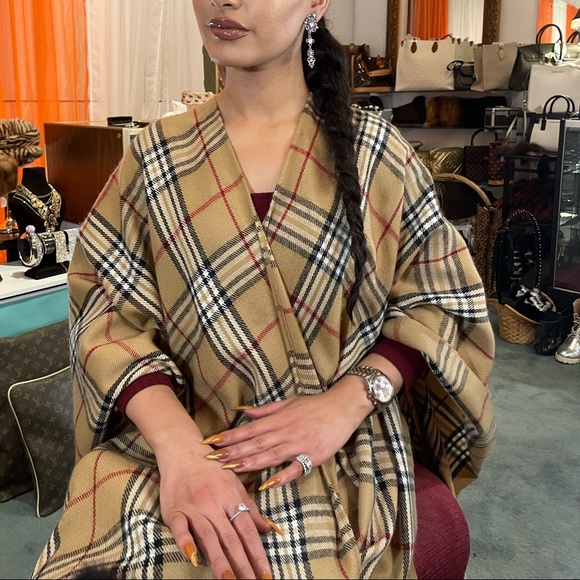 Designer Cape With Mink Balls - Picture 3 of 7